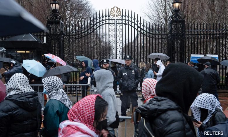 Universitas Columbia menyebarkan petugas patroli dengan kekuatan penangkapan di tengah protes
