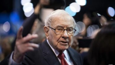 "Tidak akan bertaruh pada mata uang pergi ke neraka": peringatan dolar Warren Buffett