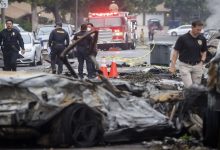 Pesawat kecil menabrak jalan perumahan di San Diego