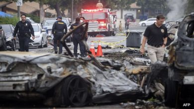 Pesawat kecil menabrak jalan perumahan di San Diego