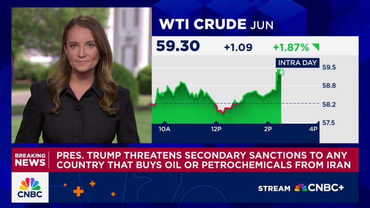 Pres. Trump mengancam sanksi sekunder ke negara mana pun yang membeli minyak atau petrokimia dari Iran