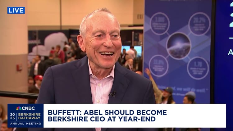 Ron Olson di Buffett menyebutkan Greg Abel sebagai penerus: 'Itu mengejutkan saya, tapi itu membuat saya terkesan'