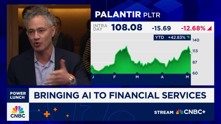 CEO PALANTIR: Kami membawa pertumbuhan pendapatan dengan biaya yang jauh lebih rendah ke bank regional