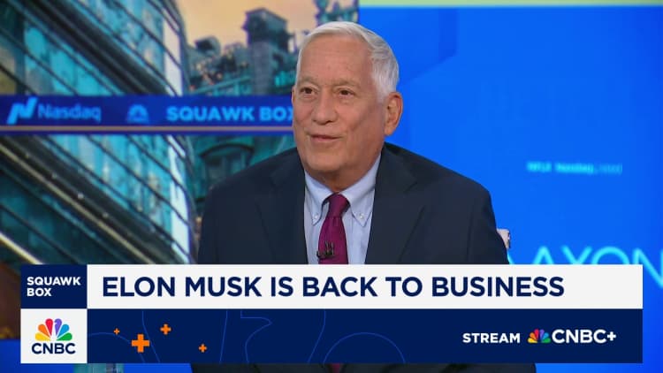 Elon Musk akan memiliki 'intensitas gila' di Tesla & SpaceX's Starship: Walter Isaacson