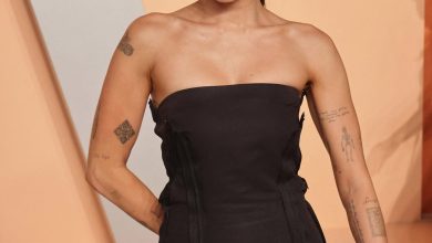 Miley Cyrus di 2025 Vanity Fair Oscar Party
