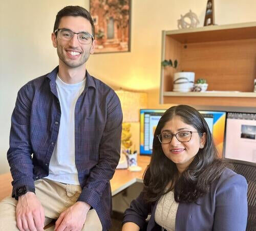 Peneliti Universitas Waterloo Troy Zada ​​(kiri) dan Sirisha Rambhatla. (Uni