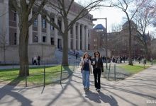 "Dehumanizing": Siswa yang terperangkap dalam krisis Harvard berbicara dengan media asing
