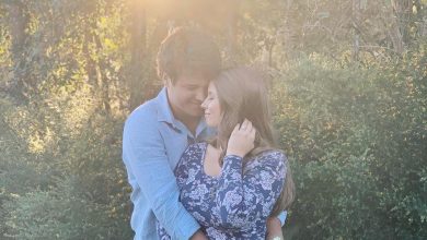 Bindi Irwin menandai ulang tahun ke -4 'petualangan terhebat' dengan suaminya Chandler Powell