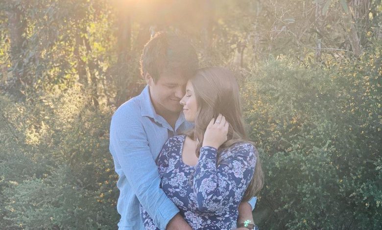Bindi Irwin menandai ulang tahun ke -4 'petualangan terhebat' dengan suaminya Chandler Powell