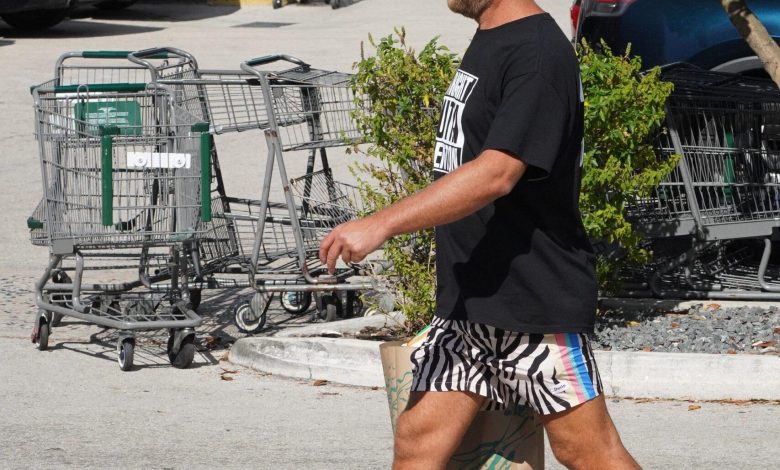 Dave Portnoy terlihat di sebuah supermarket di Miami Beach.