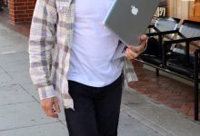 David Geffen dengan laptop di Beverly Hills