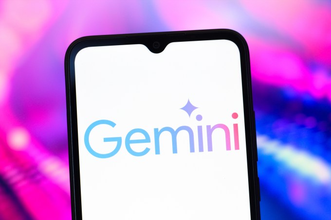 Logo Google Gemini AI terlihat ditampilkan pada layar ponsel cerdas.