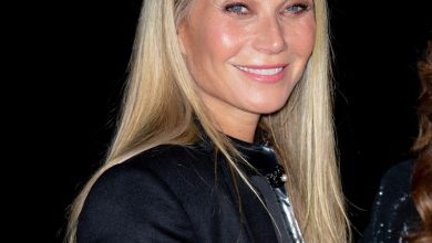 Gwyneth Paltrow di Giorgio Armani Privé Haute Couture Spring/Summer 2024 Pertunjukan sebagai bagian dari Paris Fashion Week
