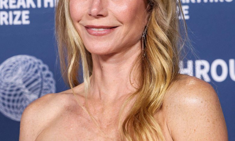 Gwyneth Paltrow mengenakan gaun Donna Karan New York Re15, Perhiasan Messika, dan Sepatu Santoni tiba di Upacara Hadiah Terobosan Tahunan ke -11 2025
