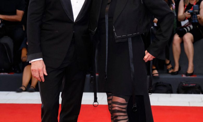 Hugh Jackman dan Deborra-Lee Furness menghadiri pemutaran perdana 'The Son' selama Festival Film Internasional Venice ke-79 di Palazzo del Cinema
