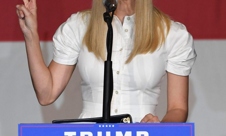 Ivanka Trump berbicara selama acara kampanye untuk ayahnya di Bayfront Park Amphitheatre pada 27 Oktober 2020 di Miami Florida.