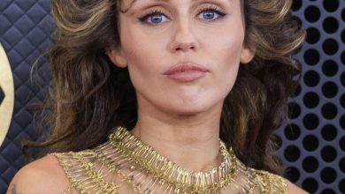 Apakah Miley Cyrus aman? Teori Liar meletus setelah penampilan Grammy-nya dengan pengawal payung