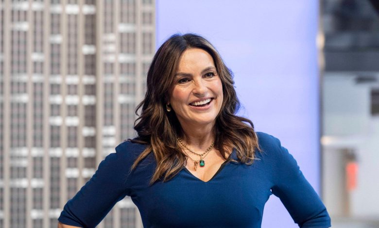 Mariska Hargitay tersenyum