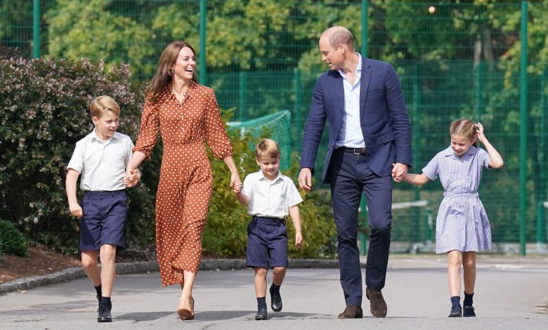 Pangeran William dan Kate Middleton dengan anak -anak mereka Pangeran George, Putri Charlotte dan Pangeran Louis mulai di Lambrook School