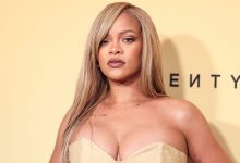 Rihanna tiba di peluncuran produk baru Rihanna x Fenty Beauty for Fenty Beauty Soft'lit secara alami bercahaya