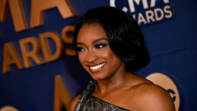 Simone Biles di CMA Awards Tahunan ke -58