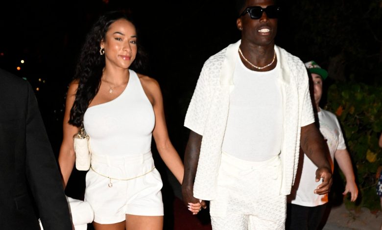 Tyreek Hill dan istrinya Keeta Vaccaro terlihat tiba di Tenda Pantai Carbone selama Miami F1 Grand Prix Weekend