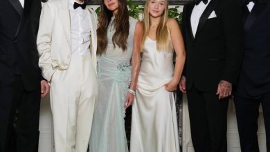 Victoria Beckham membunuh kruk untuk pesta ulang tahun ke -50nya