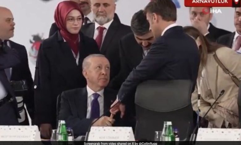 Tonton: Erdogan Turki meraih jari Emmanuel Macron, tidak dilepaskan
