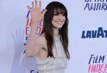 Anne Hathaway di 2024 Film Independent Spirit Awards