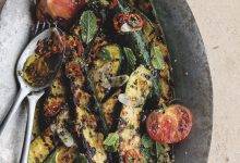 Zucchini panggang dengan vinaigrette mint cabai