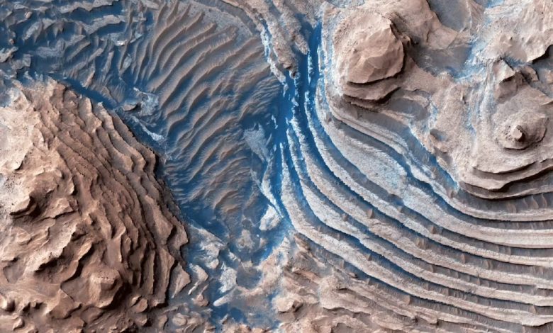 Gambar udara yang menunjukkan lapisan batu loncatan di Mars