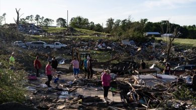 Video: Tornado mematikan rumah -rumah merobek -robek di Midwest AS, 27 tewas, lusinan terluka