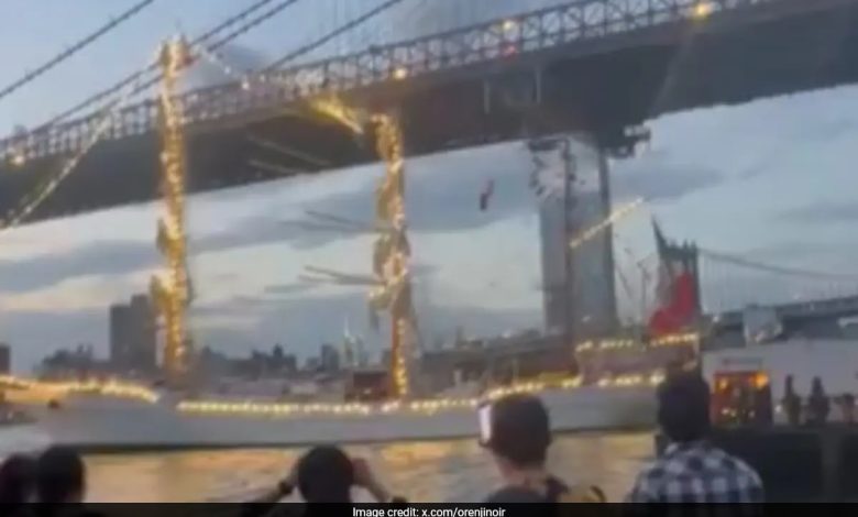 Kapal Pelatihan Angkatan Laut Meksiko Menyerang Brooklyn Bridge New York