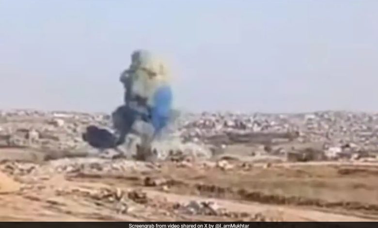 Tentara Israel meledakkan bangunan Gaza dalam video "gender mengungkapkan" viral
