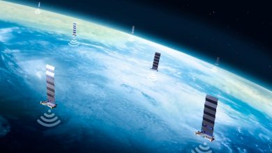 Ilustrasi seorang seniman tentang satelit mengorbit bumi