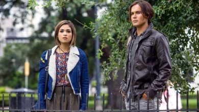 Miranda dan Caleb mencoba mencari tahu misteri seram di Ravenswood