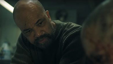 Isaac Dixon dari Jeffrey Wright terlihat serius di The Last of Us