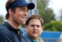Brad Pitt sebagai Billy Beane dan Jonah Hill sebagai Peter Brand berdiri bersama