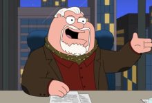 Peter Griffin dengan rambut putih dan janggut berbicara dalam bahasa keluarga