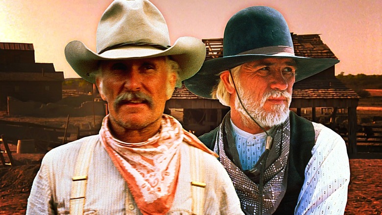 Robert Duvall dan Tommy Lee Jones mengenakan topi koboi dengan latar belakang barat dari Lonesome Dove