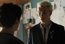Colin mengenakan kacamata di Bandersnatch.