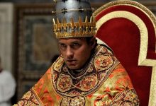 Berat adalah mahkota jude yang dipakai sebagai paus pius xiii di paus muda