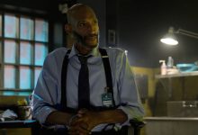Tony Todd sebagai William Bludworth duduk di kursi di garis keturunan tujuan akhir