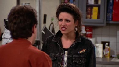 Elaine tampak kesal di Seinfeld