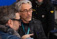Tony Gilroy mengarahkan pada set Andor