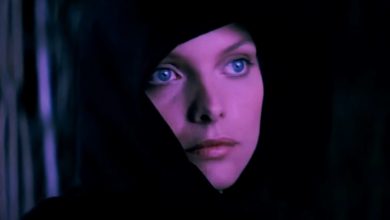 Isabeau of Anjou dari Michelle Pfeiffer ditampilkan mengenakan tudung di Ladyhawke