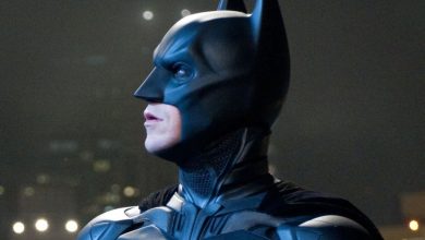 Batman menatap langit Gotham di Ksatria Gelap