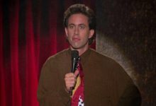 Jerry Seinfeld melakukan stand-up di Seinfeld