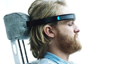 Tes Cooper Wyatt Russell An Augmented Reality di Black Mirror's Playtest