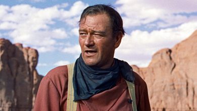 John Wayne adalah kekacauan berkeringat seperti Ethan Edwards di The Searchers